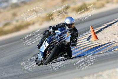 media/Jan-09-2022-SoCal Trackdays (Sun) [[2b1fec8404]]/Turn 11 (935am)/